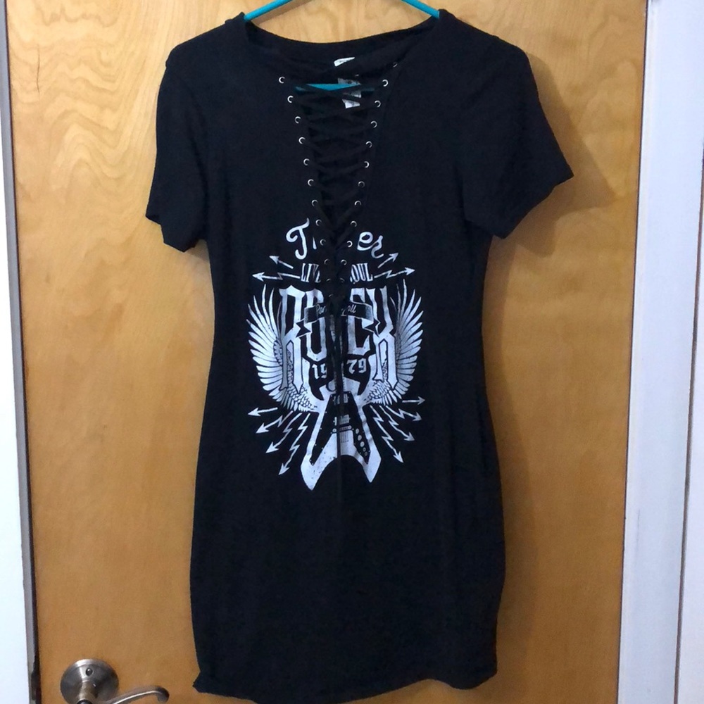 ✨NEW✨Lace up T-shirt dress